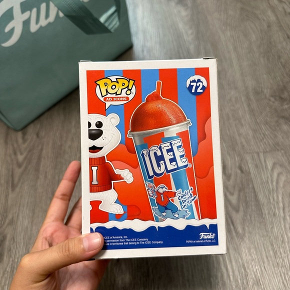 Icee Polar Bear Funko pop - Picture 2 of 4